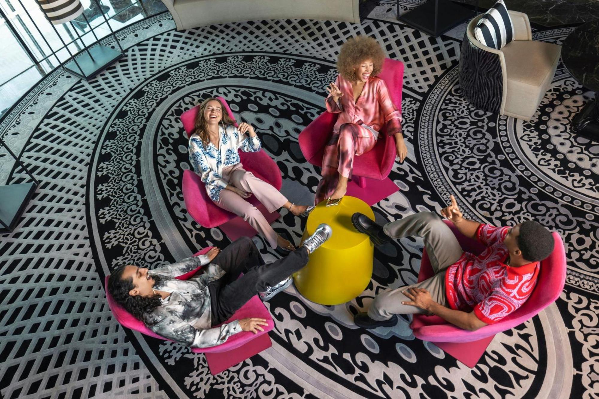 Готель W Маскат Екстер'єр фото The 2018–19 season of Project Runway was the first to feature a "Project Runway All Stars" spin-off.