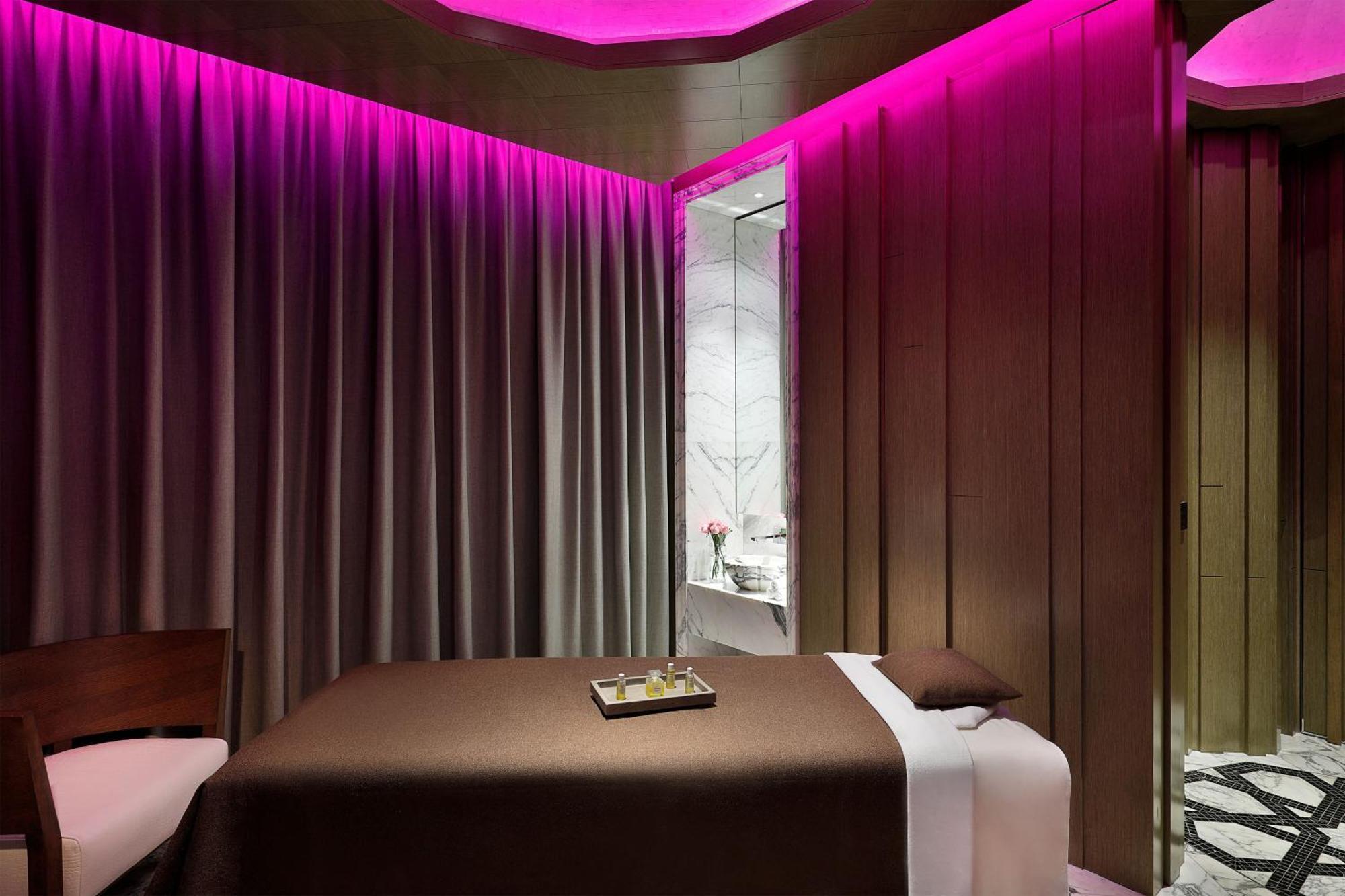 Готель W Маскат Екстер'єр фото A treatment room at the spa
