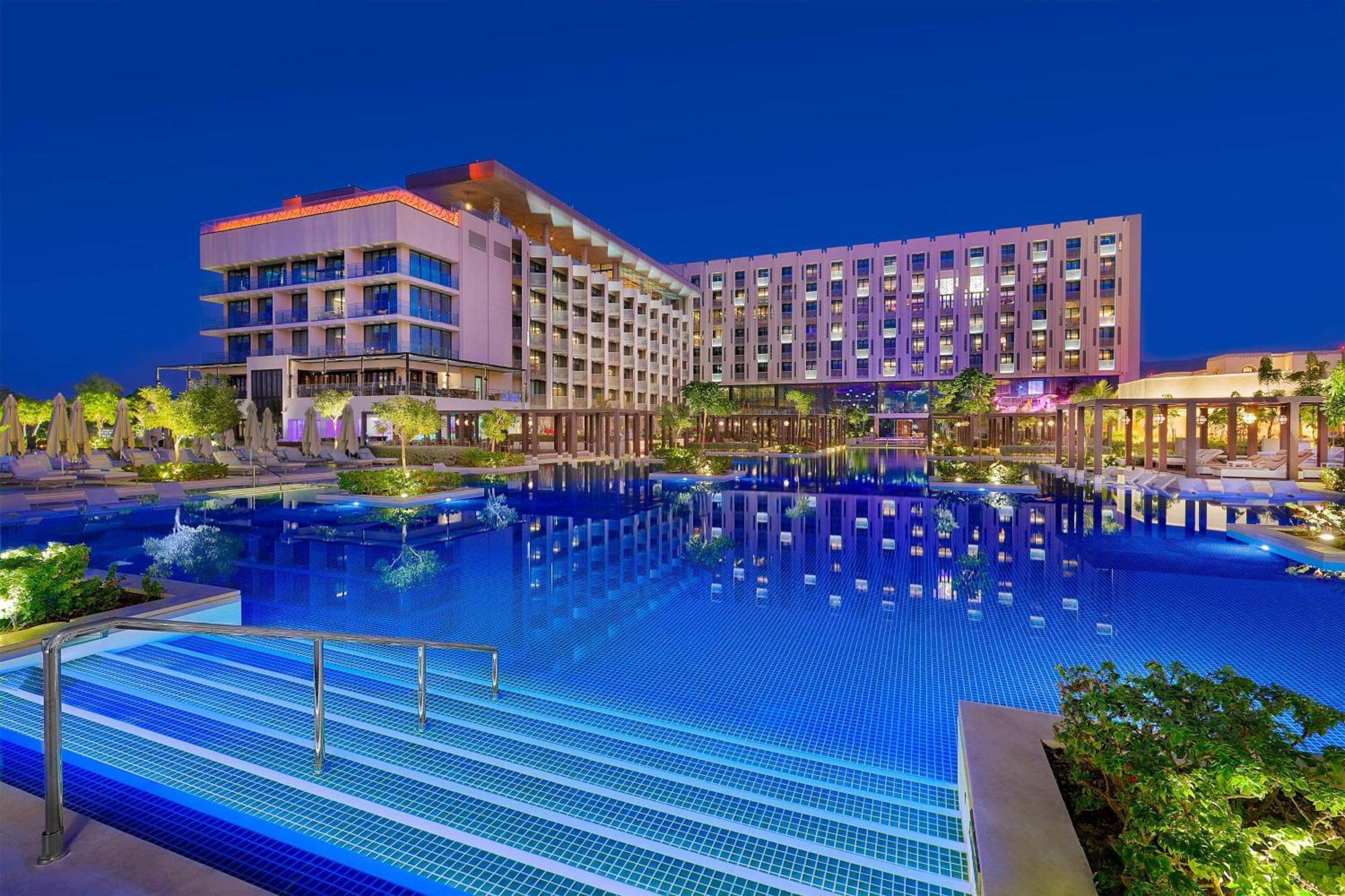Готель W Маскат Екстер'єр фото Hilton Luxor