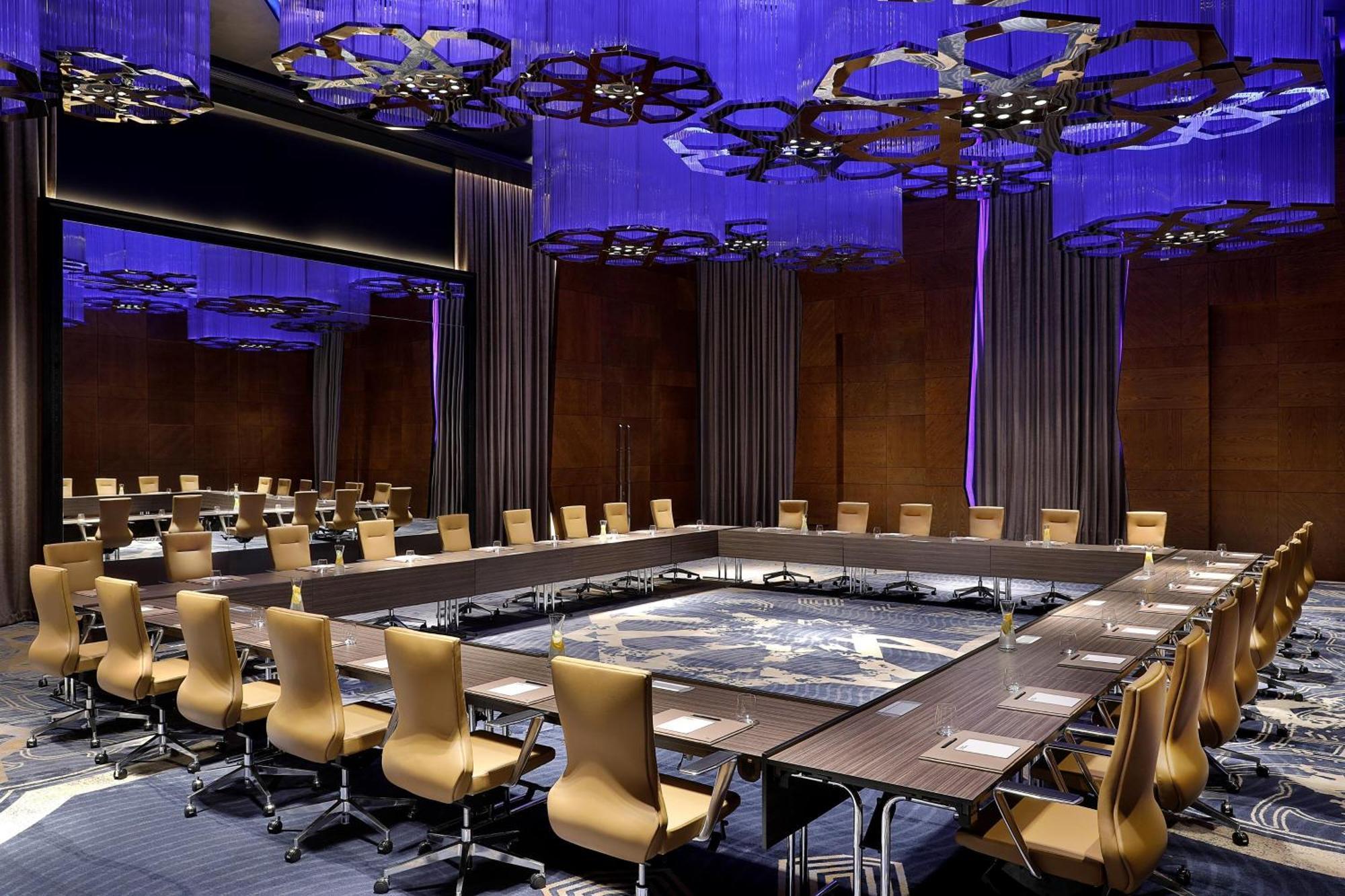 Готель W Маскат Екстер'єр фото The meeting room of the European Council