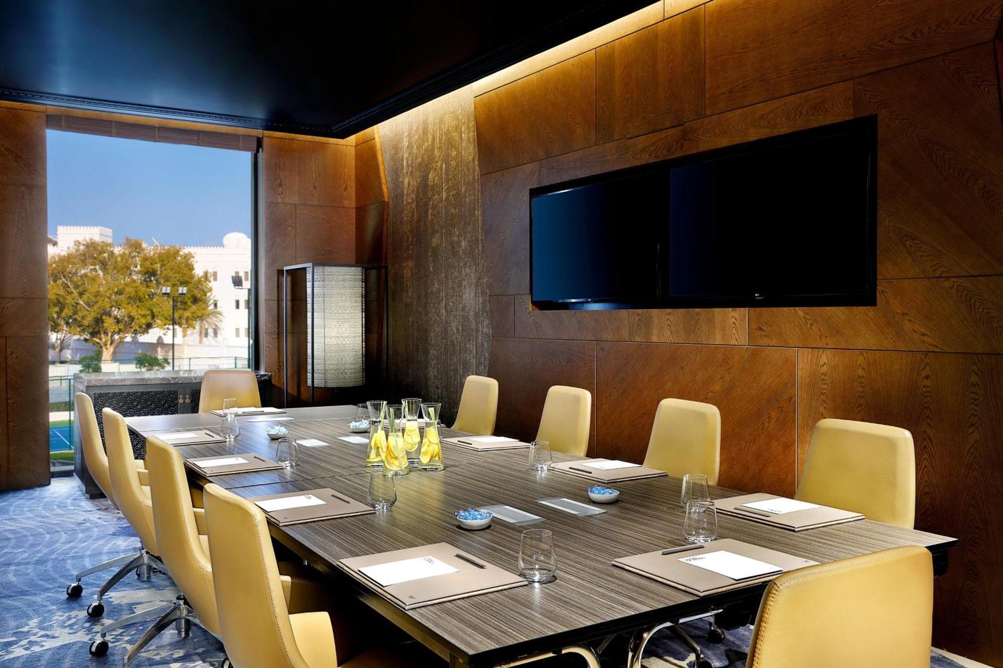 Готель W Маскат Екстер'єр фото Boardroom at the Westin
