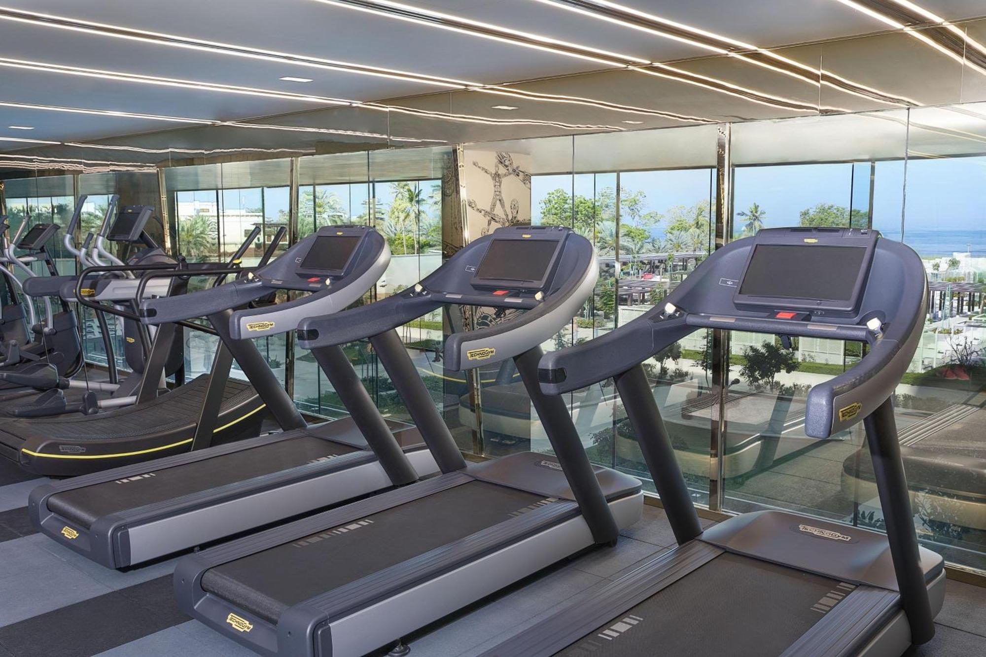 Готель W Маскат Екстер'єр фото Treadmills
